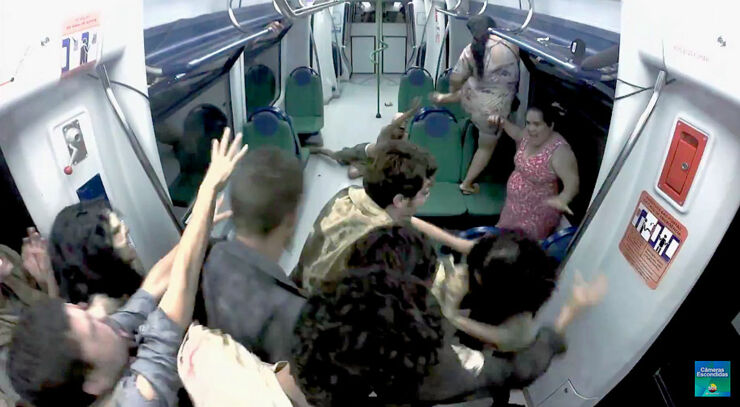 Brazilian Zombie Train Prank 06.