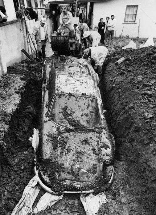Buried 1974 Ferrari Dino 03.