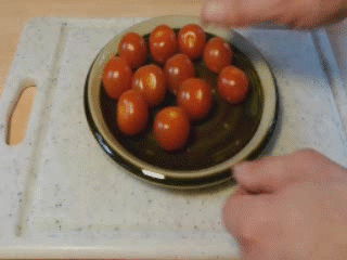 Perfectly cut cherry tomatoes all at once (32 of 50)