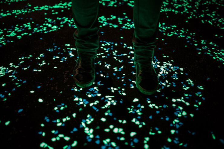 daan-roosegaarde-opens-solar-powered-van-gogh-bike-path-netherlands-designboom-01