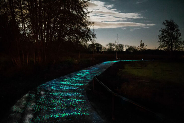 daan-roosegaarde-opens-solar-powered-van-gogh-bike-path-netherlands-designboom-12