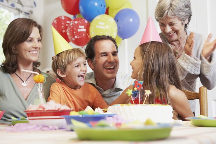 Family celebrating daughter's birthday --- Image by © HBSS/Corbis