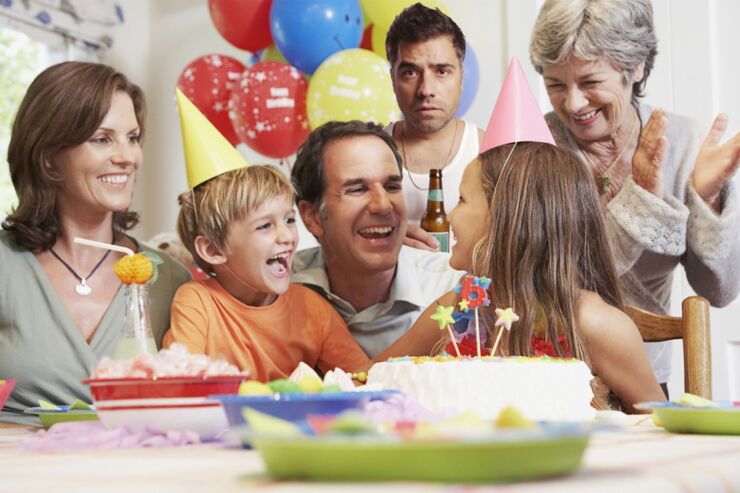 Family celebrating daughter's birthday --- Image by © HBSS/Corbis