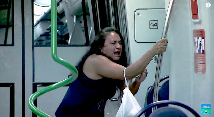 Brazilian Zombie Train Prank 03.