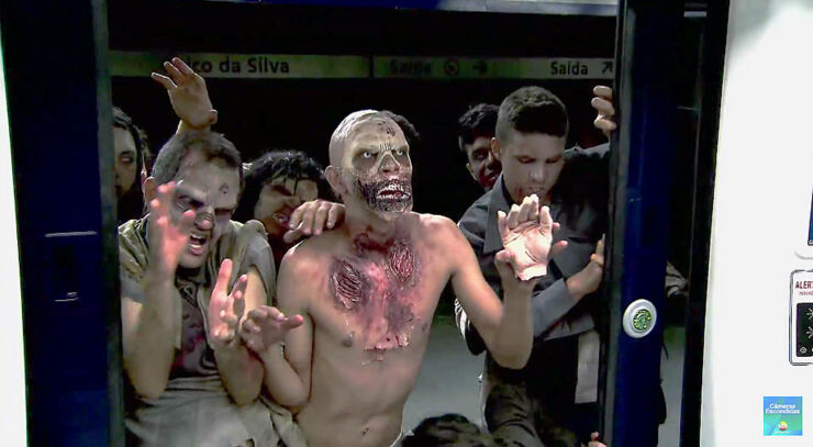 Brazilian Zombie Train Prank 04.