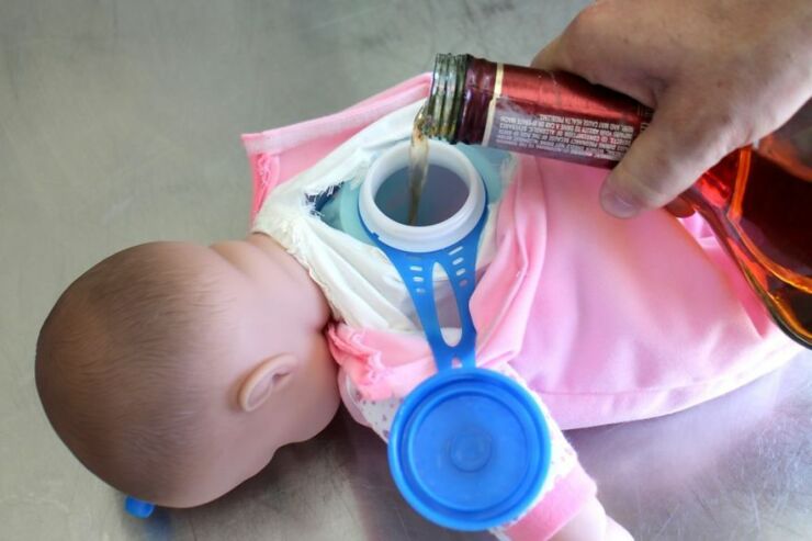 Baby-Flask-drinking-in-public-is-fun__880