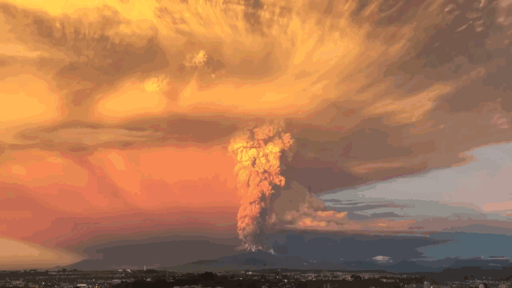 volcano-eruption-calbuco-chile-2__880