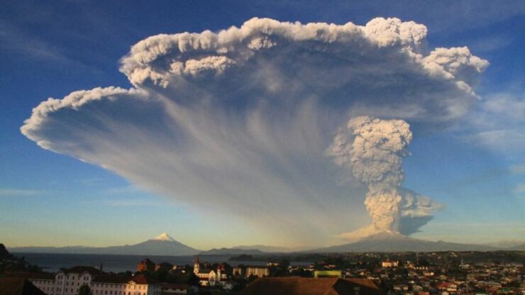 chile_volcano_erupts-3