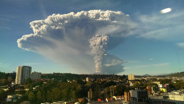 volcano-eruption-calbuco-chile-2__880