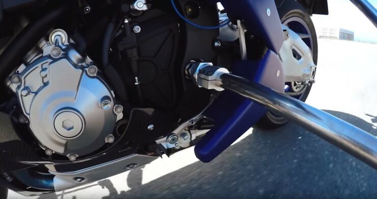 yamaha-s-motobot-robot-rides-a-yzf-r1m-video-photo-gallery_9