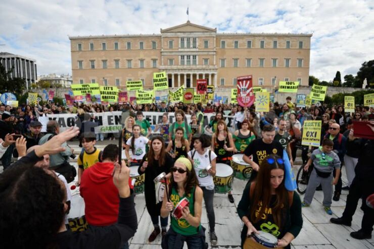 1448813176-protest-in-athens-against-climate-change-ahead-of-cop21_9183235