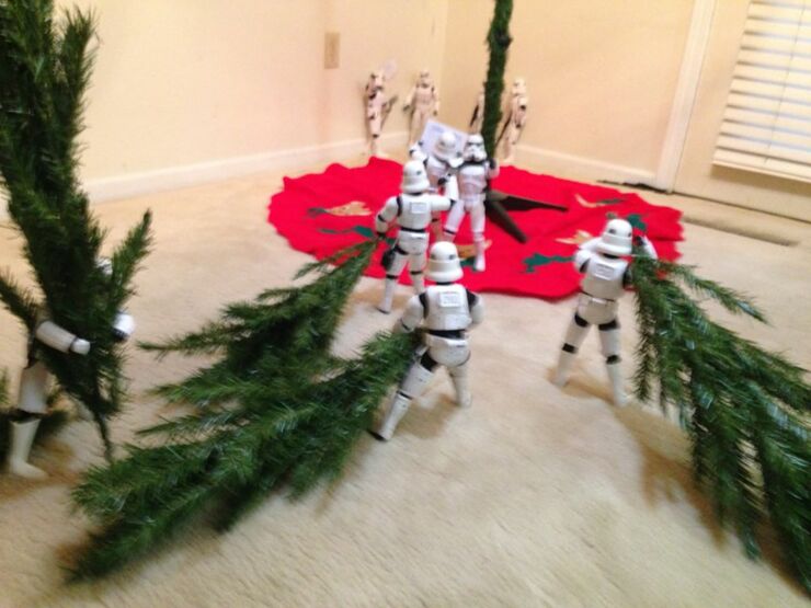 Stormtroopers put up the xmas tree 06.