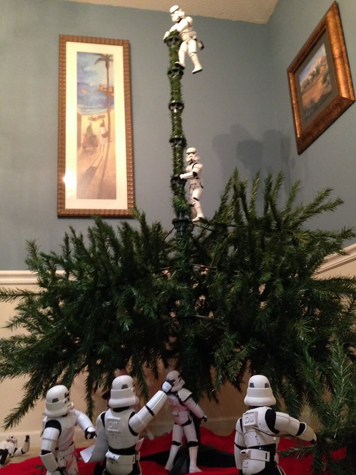 Stormtroopers put up the xmas tree 10.