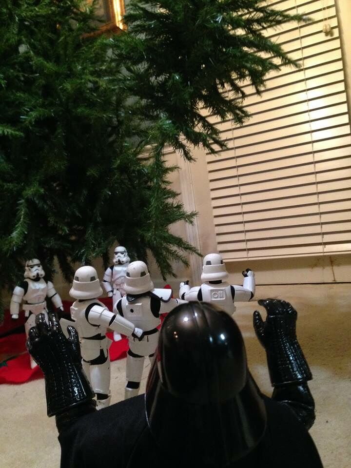 Stormtroopers put up the xmas tree 13.