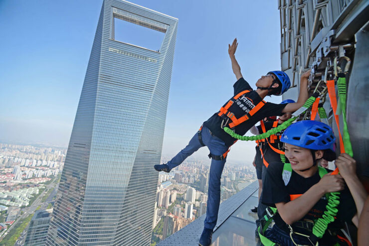 glass-bottomed-skywalk-jinmao-tower-shanghai-designboom-02