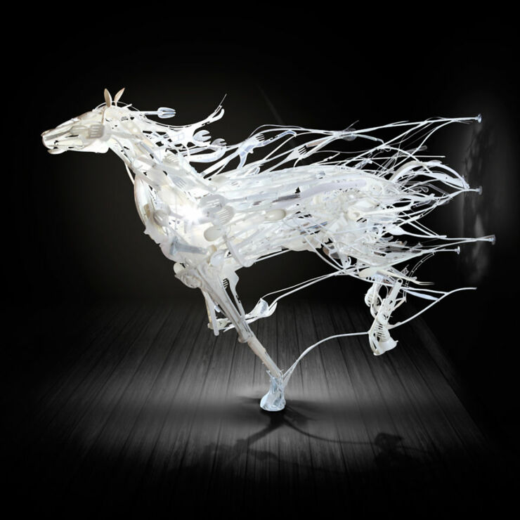 Sayaka-Ganz-makes-animals-in-motion-from-reclaimed-plastic-objects-57a9a2ab9edaa__880 (1)