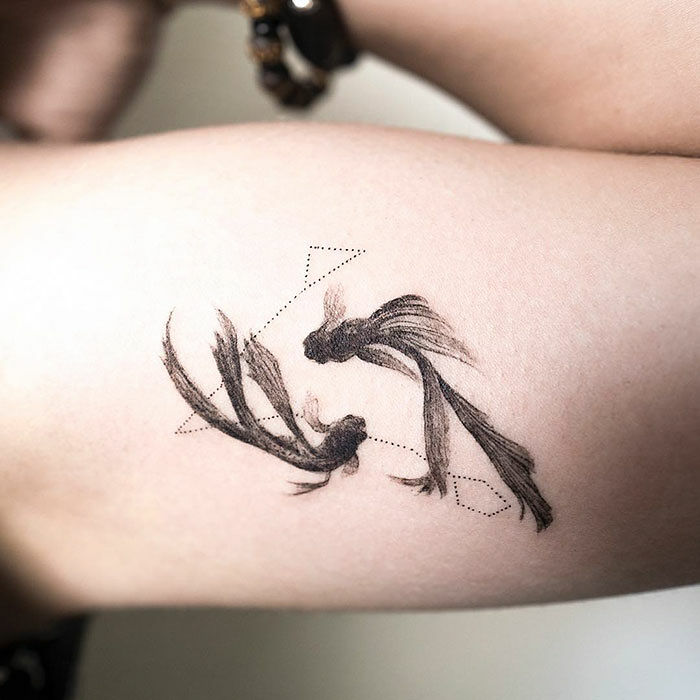 minimalist-tattoo-hongdam-korea-89-57e3a8d359cc0__700