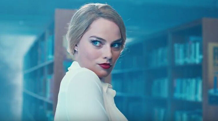 margot-robbie-Sexy-librarian