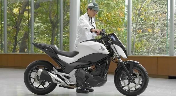 Robotic-motorbike-can-drive-without-a-rider-and-balance-on-its-own (1)