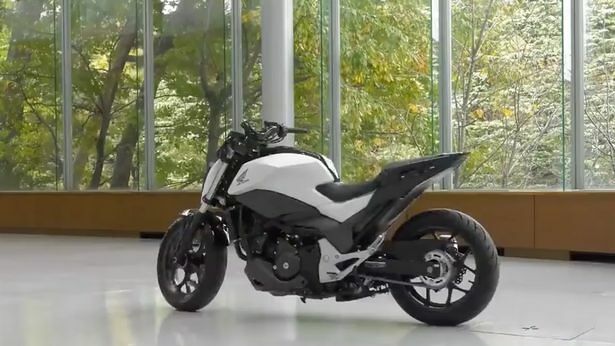 Robotic-motorbike-can-drive-without-a-rider-and-balance-on-its-own (4)