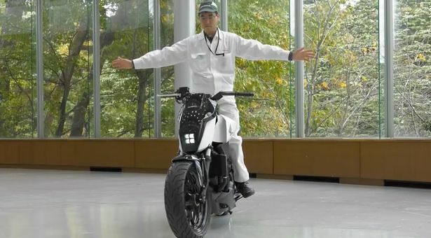 Robotic-motorbike-can-drive-without-a-rider-and-balance-on-its-own