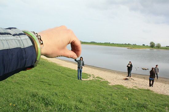 forced perspective photography ideas 43