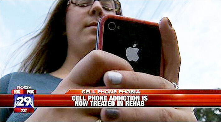 Photos That Highlight Our Ridiculous Cell Phone Addiction - 99.