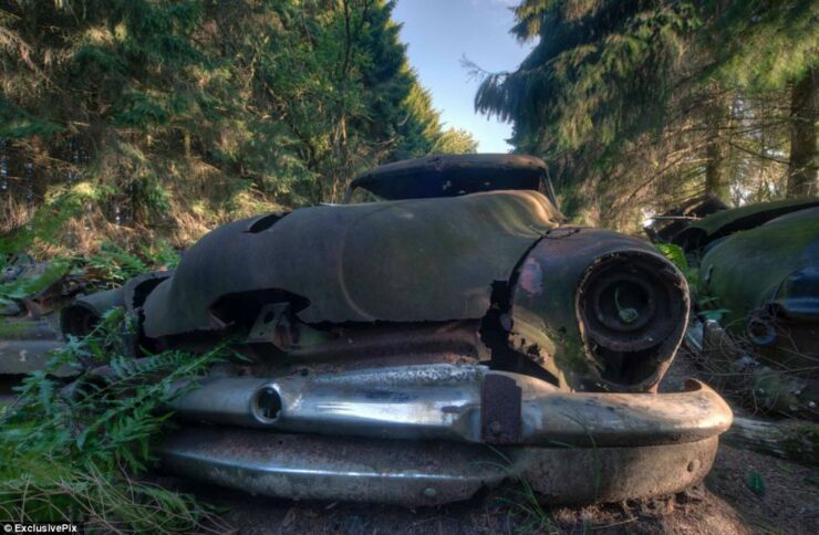 Photos From Abandoned Chatillon Car Graveyard - 04.