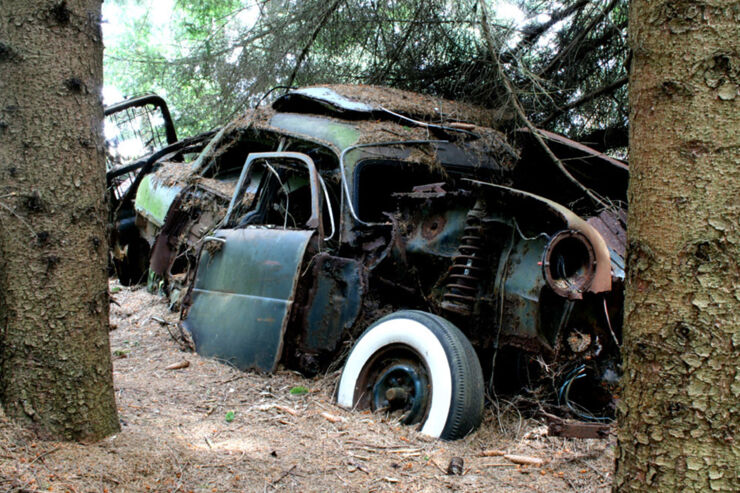 Photos From Abandoned Chatillon Car Graveyard - 06.