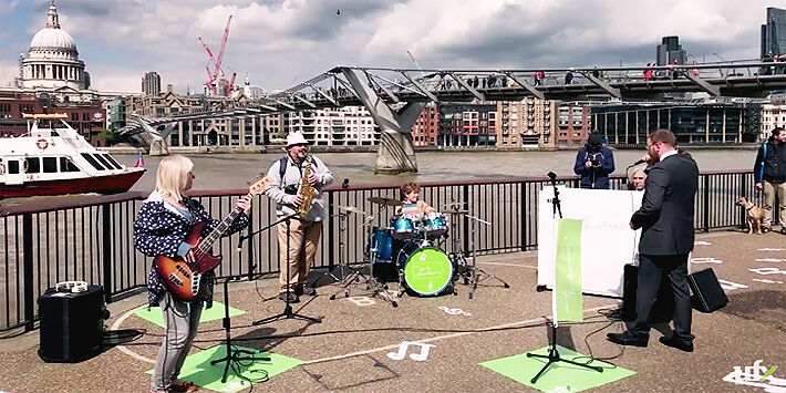 Amazing busking band 02.